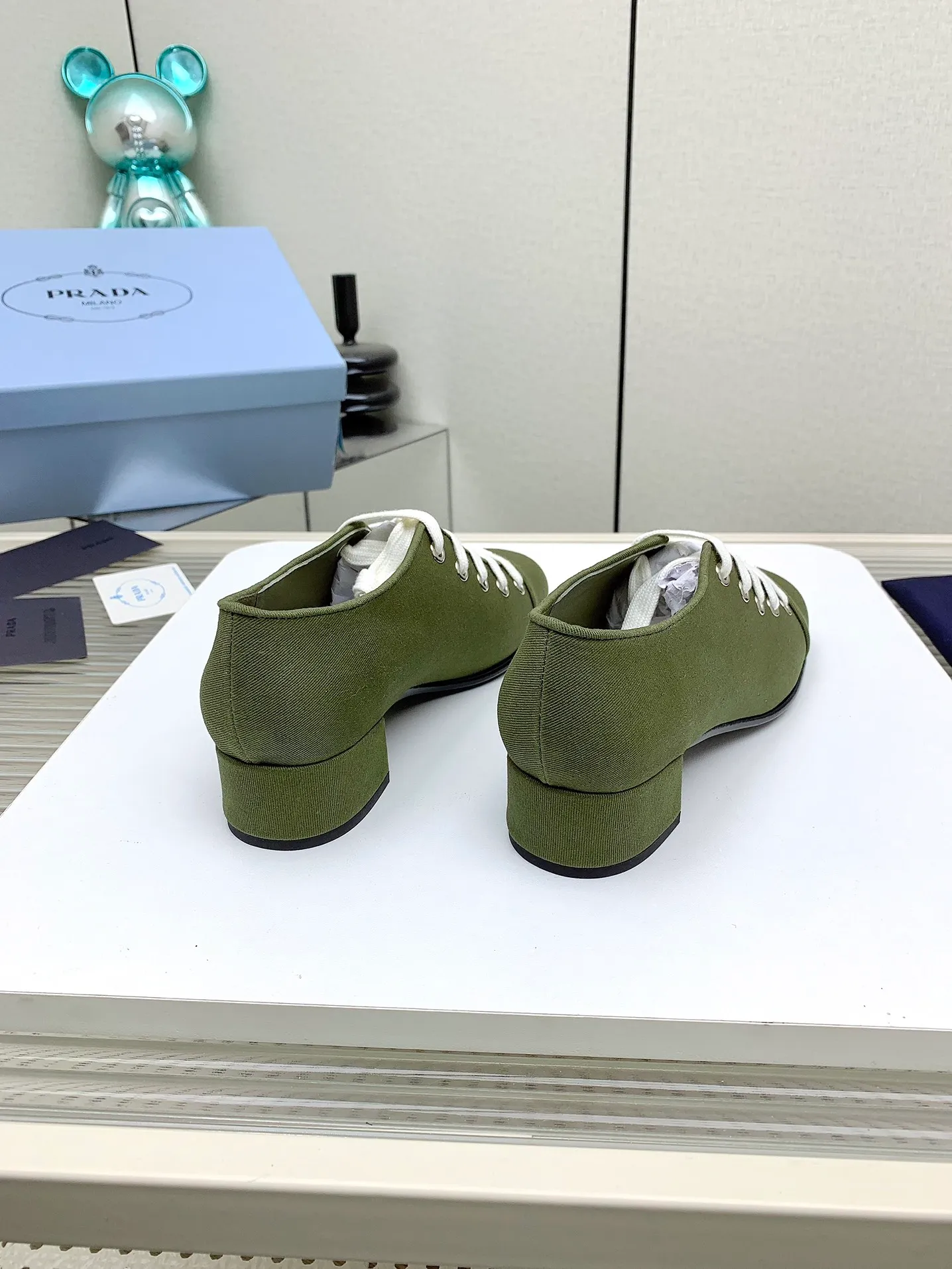 👟👟Ex-factory price 620👟👟 (Higher version) Prada 25/Spring and Summer Catwalk New lace-up hollow shoelace Mary Jane thick heel shoes This year’s lace-up element is super popular and really fashionable. I am obsessed with the appearance and comfort! The salty or sweet doll head design is full of girlishness. It is retro and playful yet elegant. The key is that it is easy to wear. ✔️Upper: original customized fabric ✔️Inner: sheepskin ✔️Outsole: genuine leather outsole imported from Italy ✔️Size: #35-41 (40.41 custom-made, non-refundable)